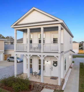 Cheerful 3BR close to downtown + double balcony